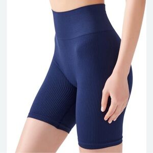 H&M Black Bike Shorts with Seamless Fit and Stretchy Fabric